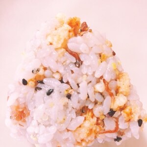 カリカリ梅とかつおぶしのおにぎり レシピ 作り方 By ピッ君0129 楽天レシピ カリカリ梅とかつおぶしのおにぎり レシピ 作り方 By ピッ君0129 楽天レシピ